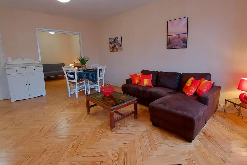 Le Spacieux Du Centre Apartment Agen Bagian luar foto